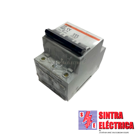 Disjuntor -  3 x 40 a - 6 KA - C 40 - 11669 / Merlin Gerin