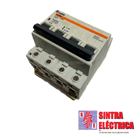 Disjuntor - 4 x 10 - 3 KA - C 32 a - 20381 / Merlin Guerin
