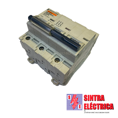 Disjuntor - 3 x 32 A - 50 KA - 27535 / Merlin Gerin